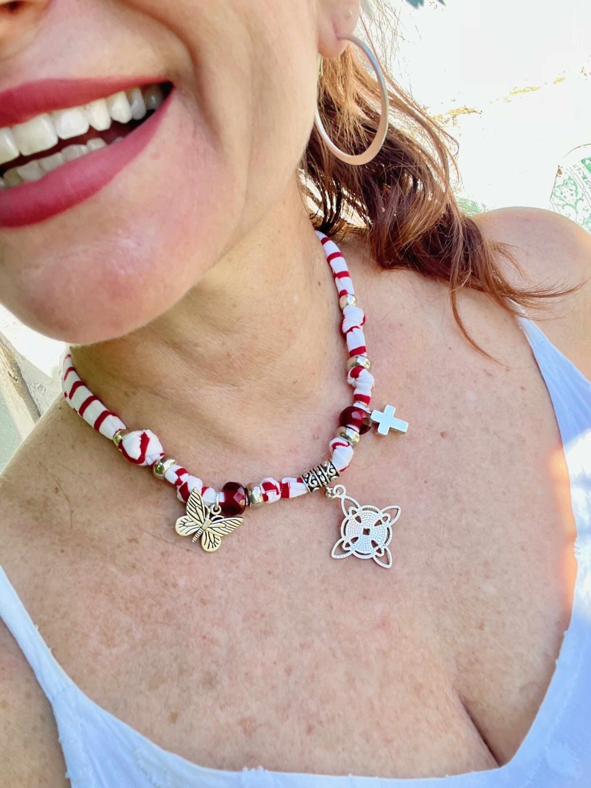 Collar corto de rayas marineras rojo y blanco - 1