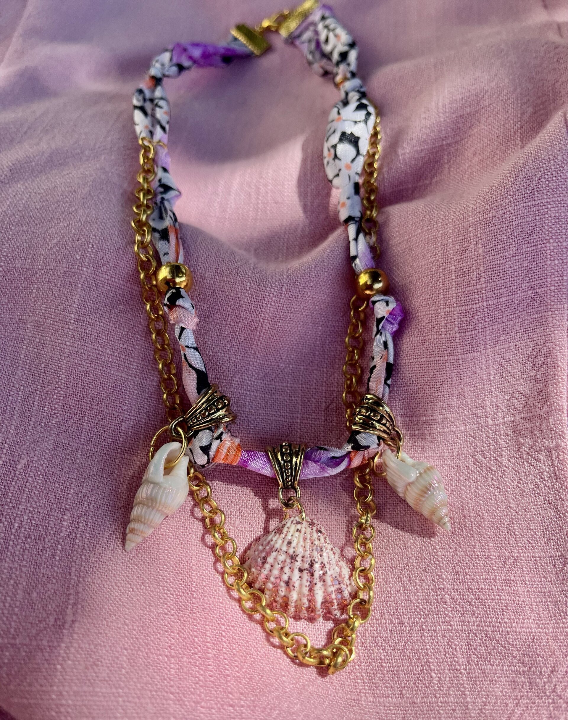 Collar Corto dorado Conchas - 1